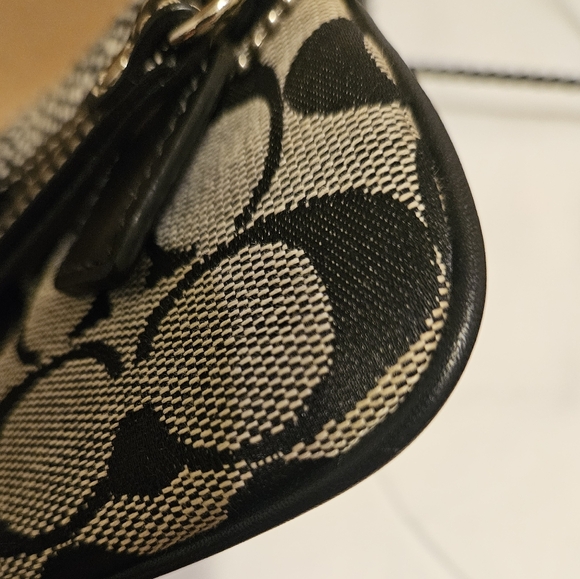 Coach Vintage Y2k Limited edition Monogram Soho Wristlet - Picture 9 of 9